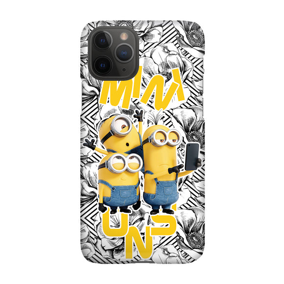 com0031-iphone-11-pro-minions lerts take selfie